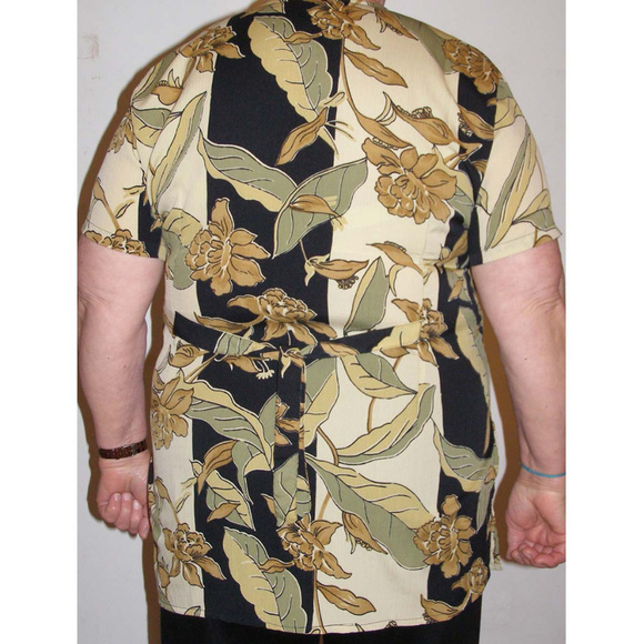 Ladies Plus size 2X Buttondown short sleeve top - Picture 3 of 8